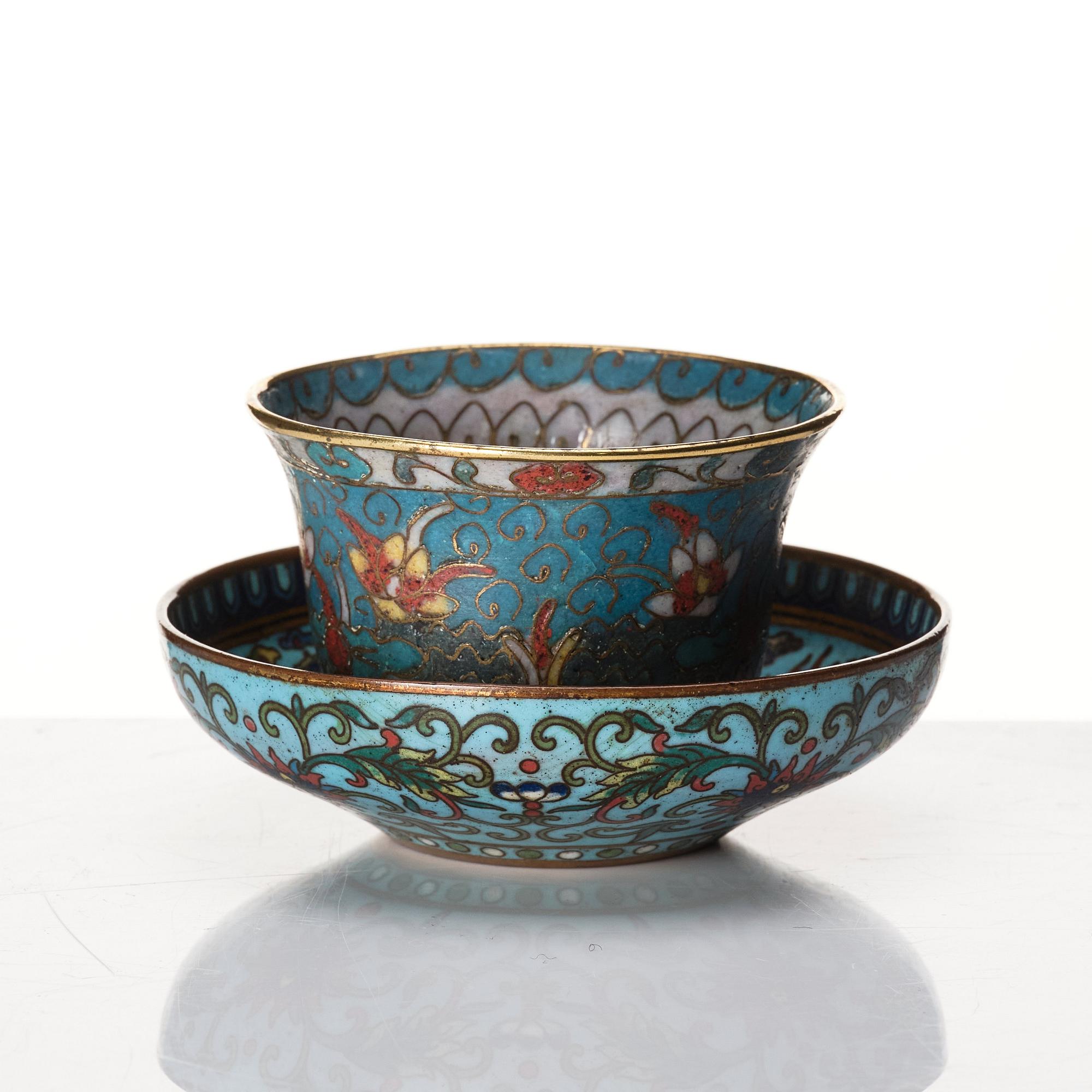 Kopp samt fat, cloisonné. Ming dynastin (1368-1644).