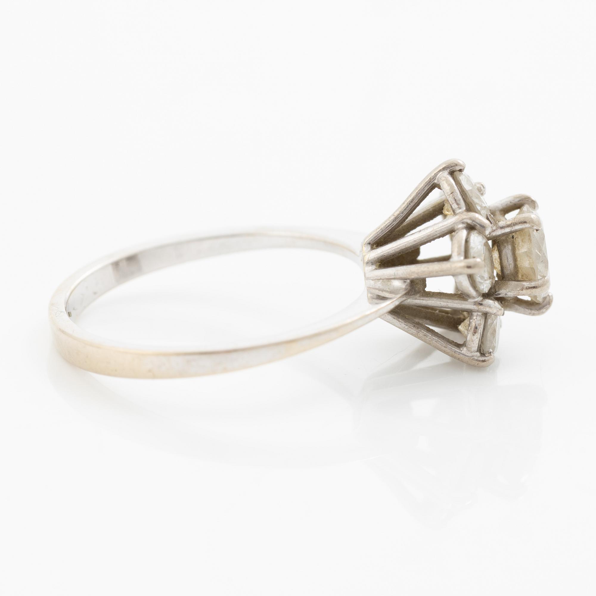 Ring, cameo model, white gold with brilliant-cut diamonds.