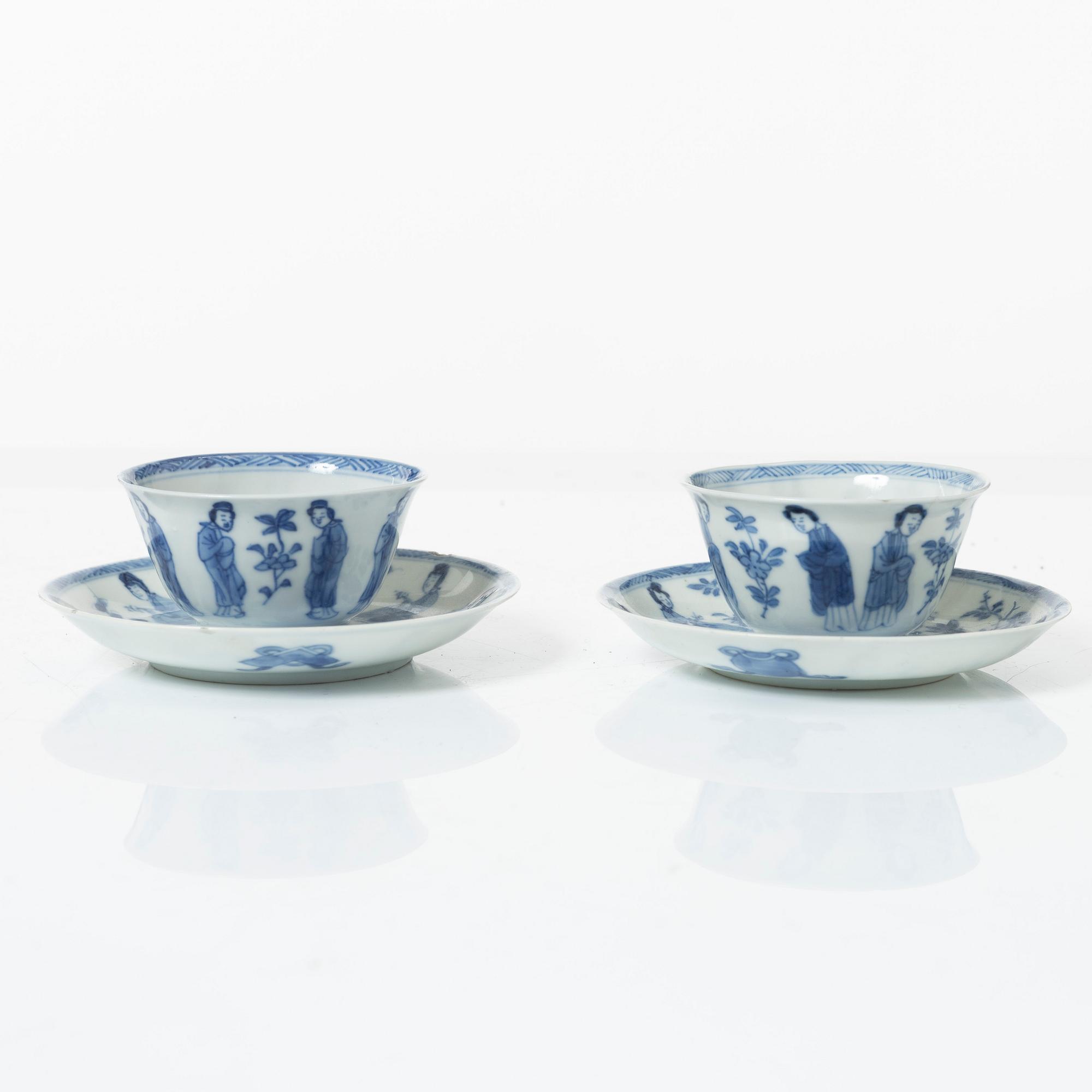 Koppar med fat, 2 stycken samt koppar, 2 stycken. porslin Kina 1700/1800-tal.