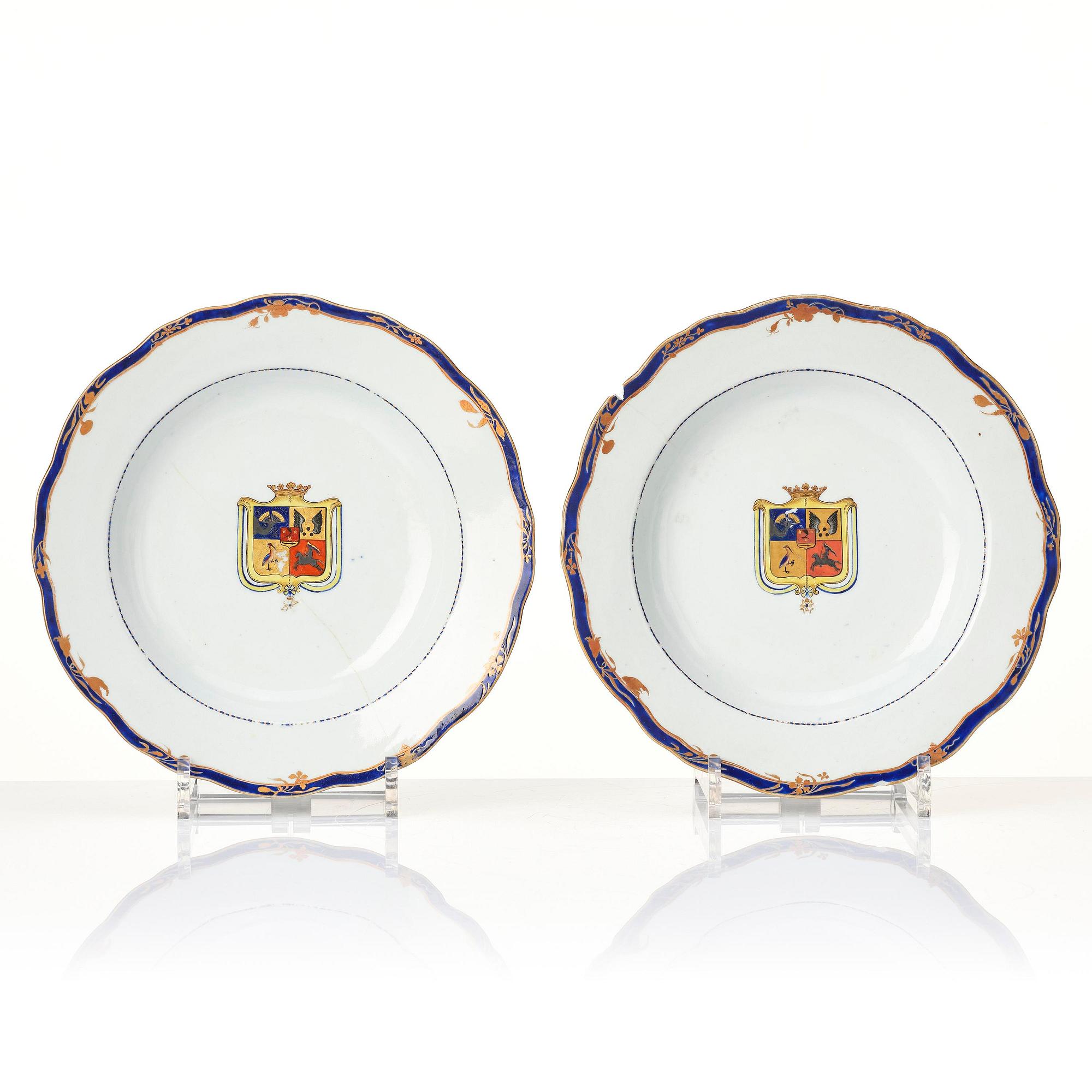 A set of 8 Chinese Export armorial soup dishes, Qing dynasty, circa 1790's.