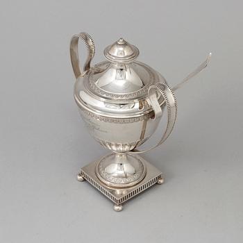 A bowl with a lid and a spoon for sugar, silver. Including CG Hallberg, Stockholm 1900. Total weight 484 grams.