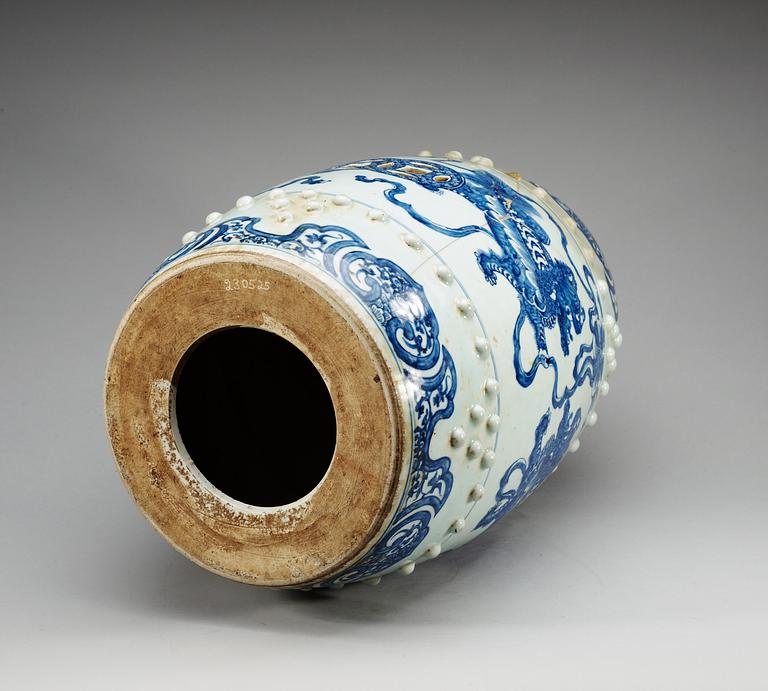 TRÄDGÅRDSPALL, porslin. Qing dynastin, Kangxi (1662-1722).