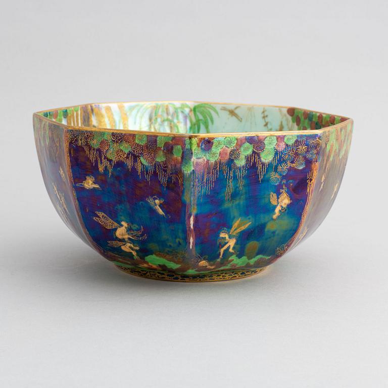 A Wedgewood "Fairyland lustre" porcelain bowl, first half of the 20th Century.