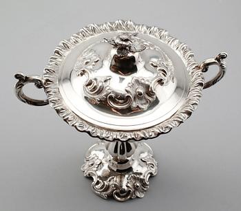 STRÖSOCKERSKÅL, silver, Carl Nyström, Stockholm 1854. Vikt ca 745 gram.