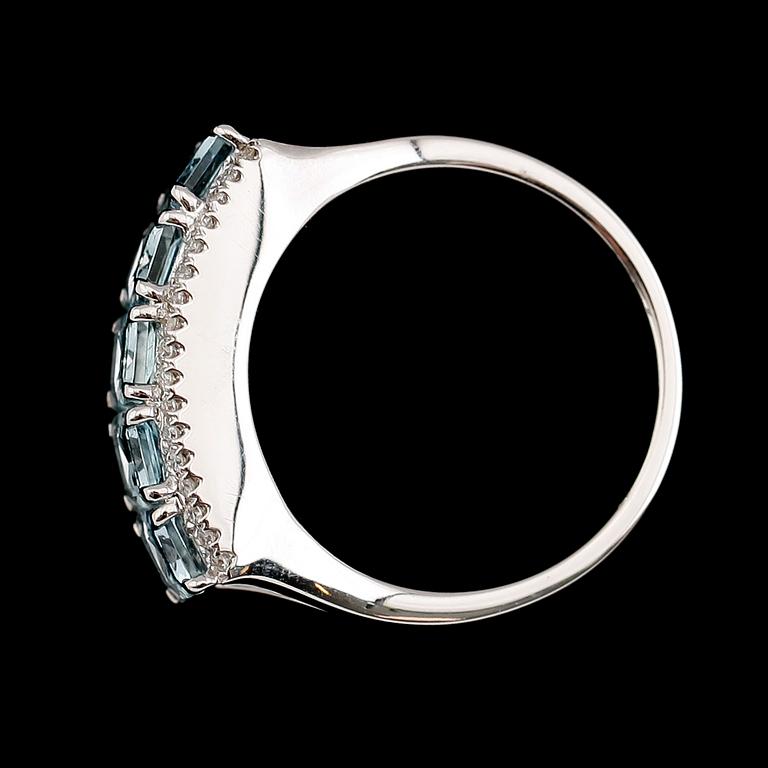 RING, 18 k vitguld, akvamariner och briljantslipade diamanter. Vikt ca 6,1 g.