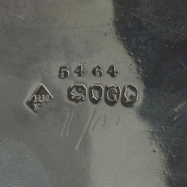 VISITKORTSBRICKA, silver, London 1882. Vikt 337 g.