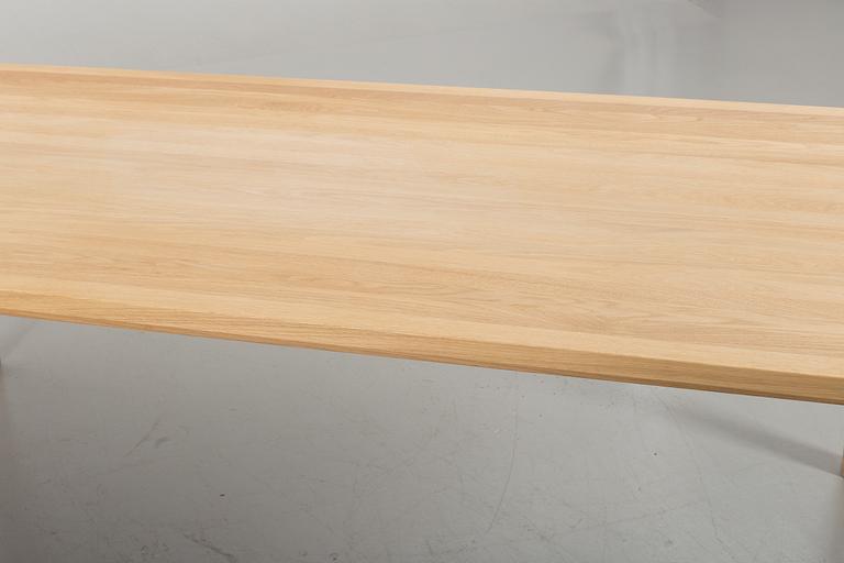 MATBORD, "Slitz", Möbelsnickarmästare Håkan Johansson, Olby Design sent 1900-tal.