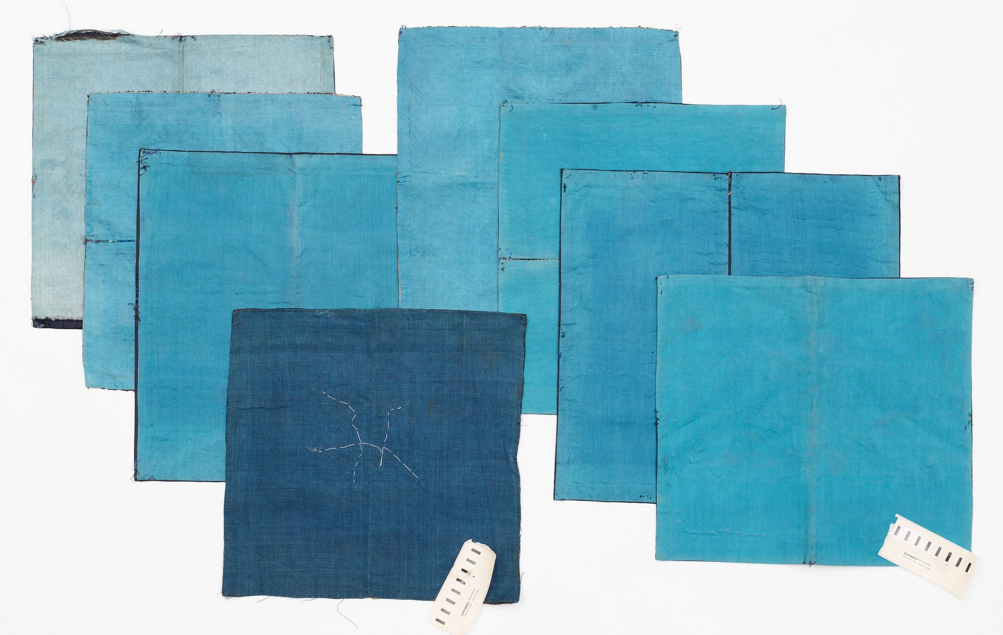 RANGMÄRKEN, 8 st., siden, s.k. Buzis. Ca 28-33 x 29,5-33,5 cm vardera. Kina omkring 1900.