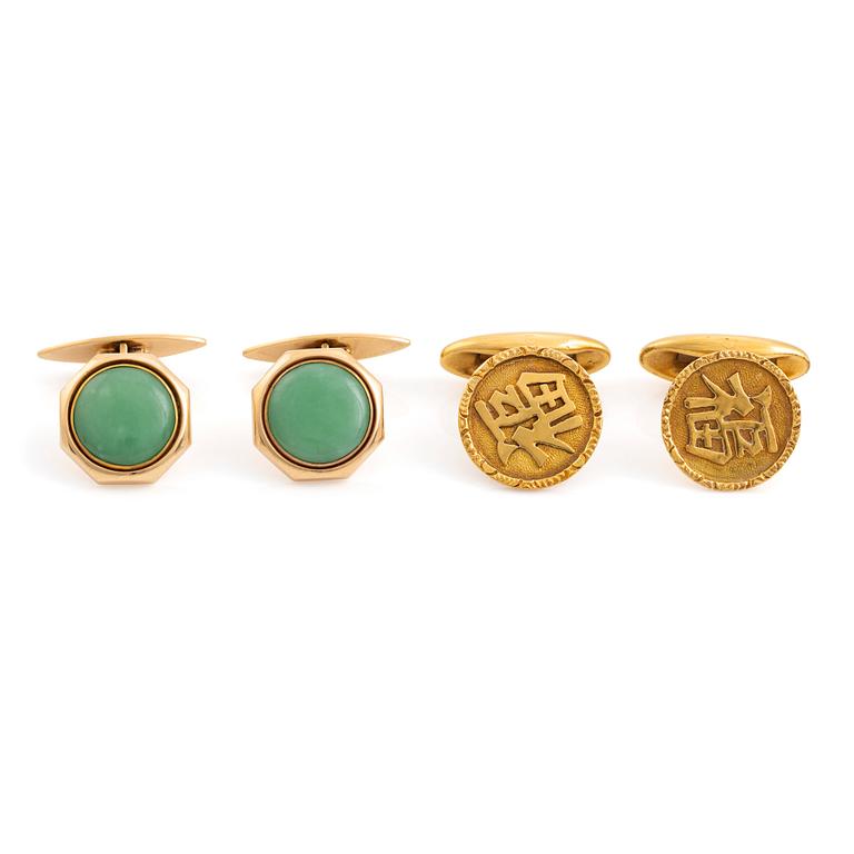 A set with two Chinese cuff links and two jade carvings, early 20th Century.