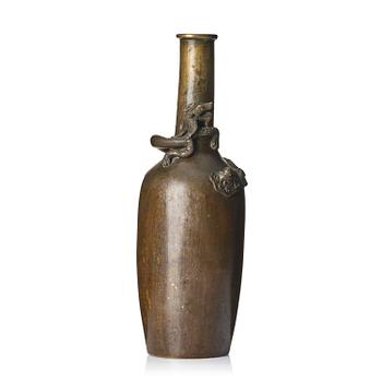 1069. A bronze vase, Qing dynasty with a Xuande seal mark.