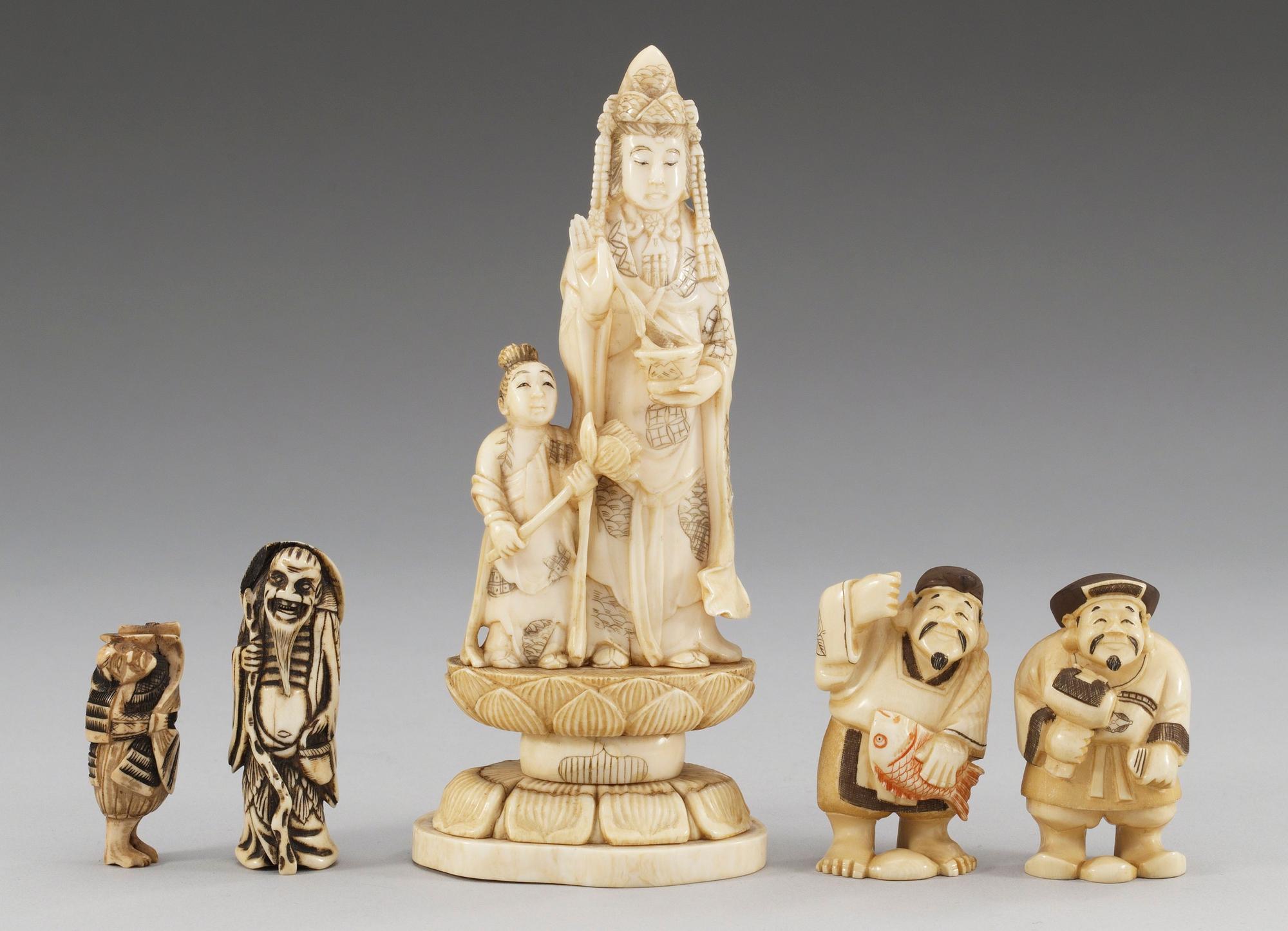 FIGURINER, fem stycken, ben. Kina/Japan.