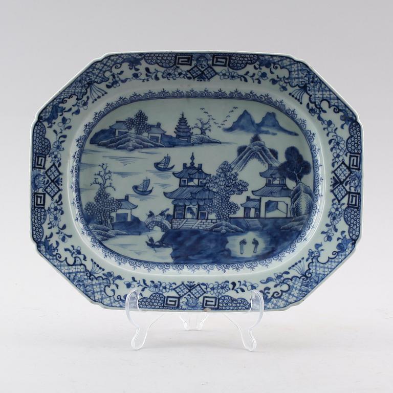 STEKFAT, porslin, Kina, Qianlong 1736-1795.