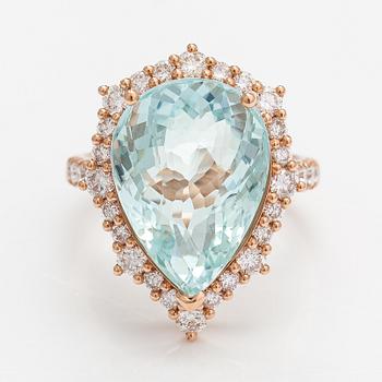 Ring, 18K roséguld, diamanter ca 1.44 ct tot och akvamarin ca 12.94 ct. IGI-certifikat.