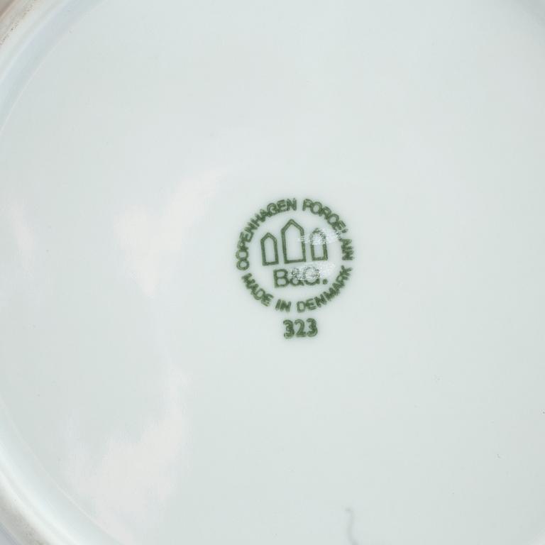 A "Måsen" 31 piece part dinner service from Bing & Gröndahl, Denmark, second half of 20th Century.