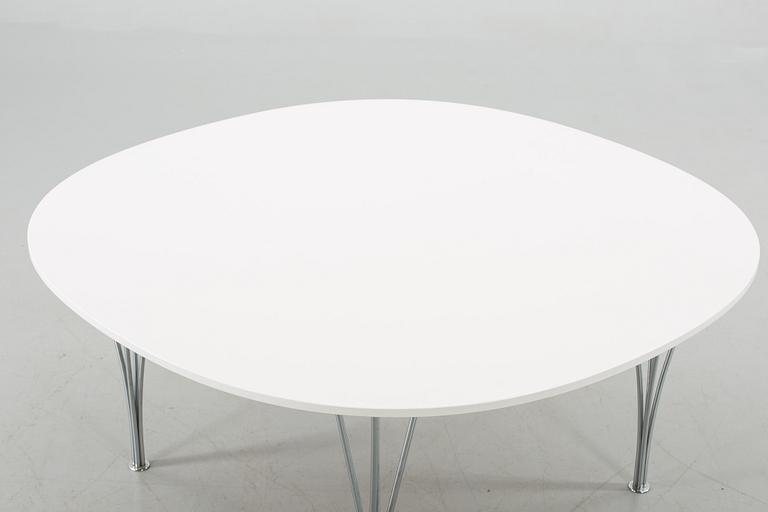A 'SUPERCIRKEL' COFFEE TABLE DESIGNED BY BRUNO MATHSSON & PIET HEIN, Fritz Hansen, 1982.