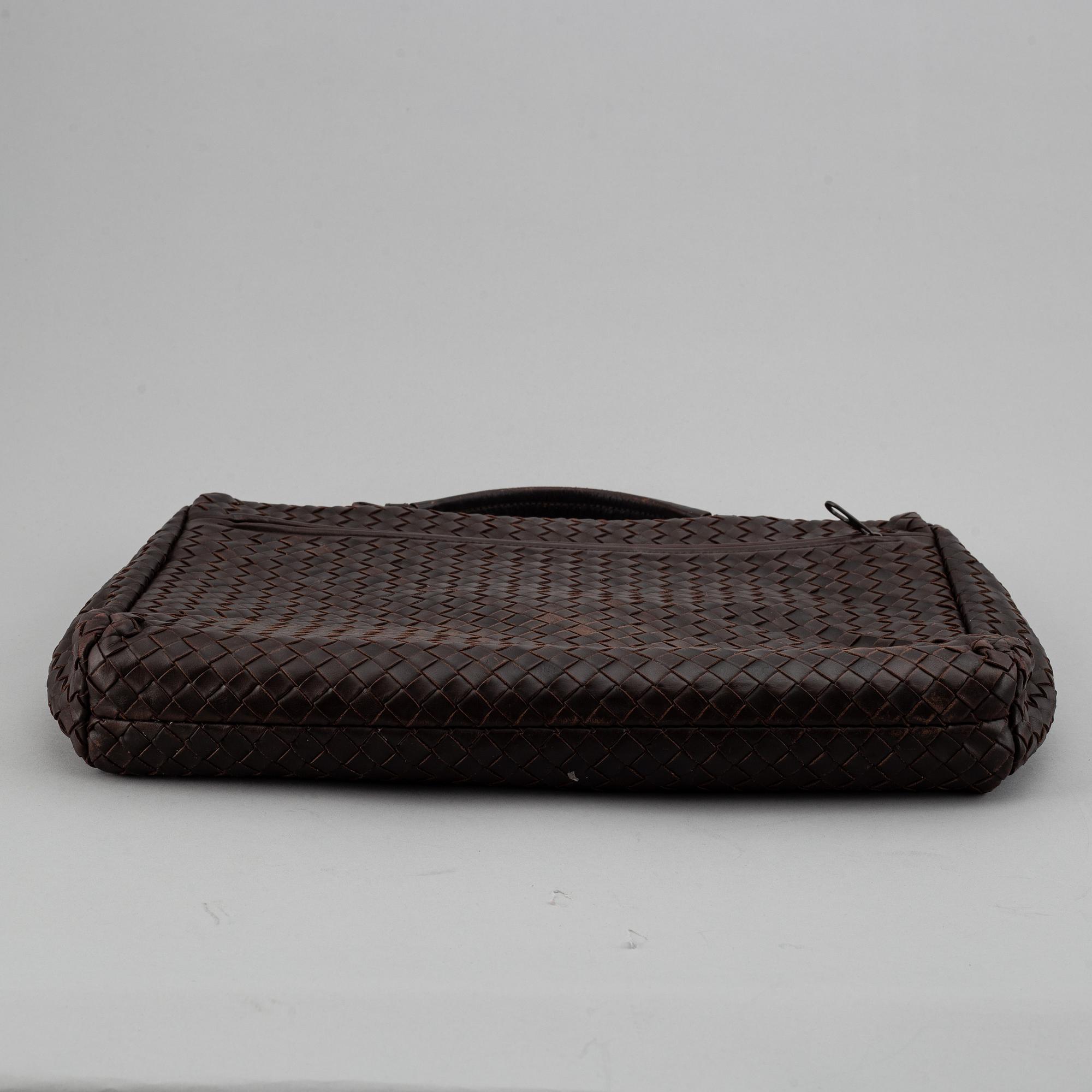 BOTTEGA VENETA, a lether briefcase.