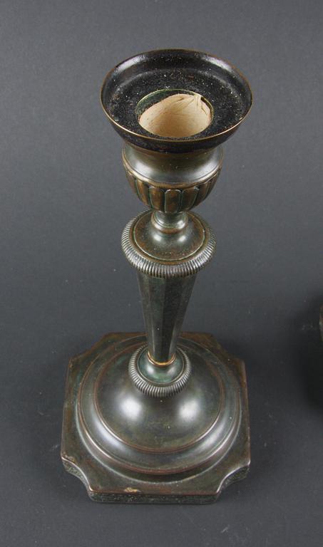 LJUSSTAKAR, ett par, brons, senempire, 1800-talets andra hälft.