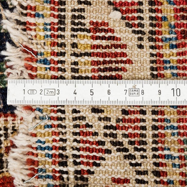 GALLERIMATTA, antik Kaukas, ca 510-515 x 92,5-98 cm.