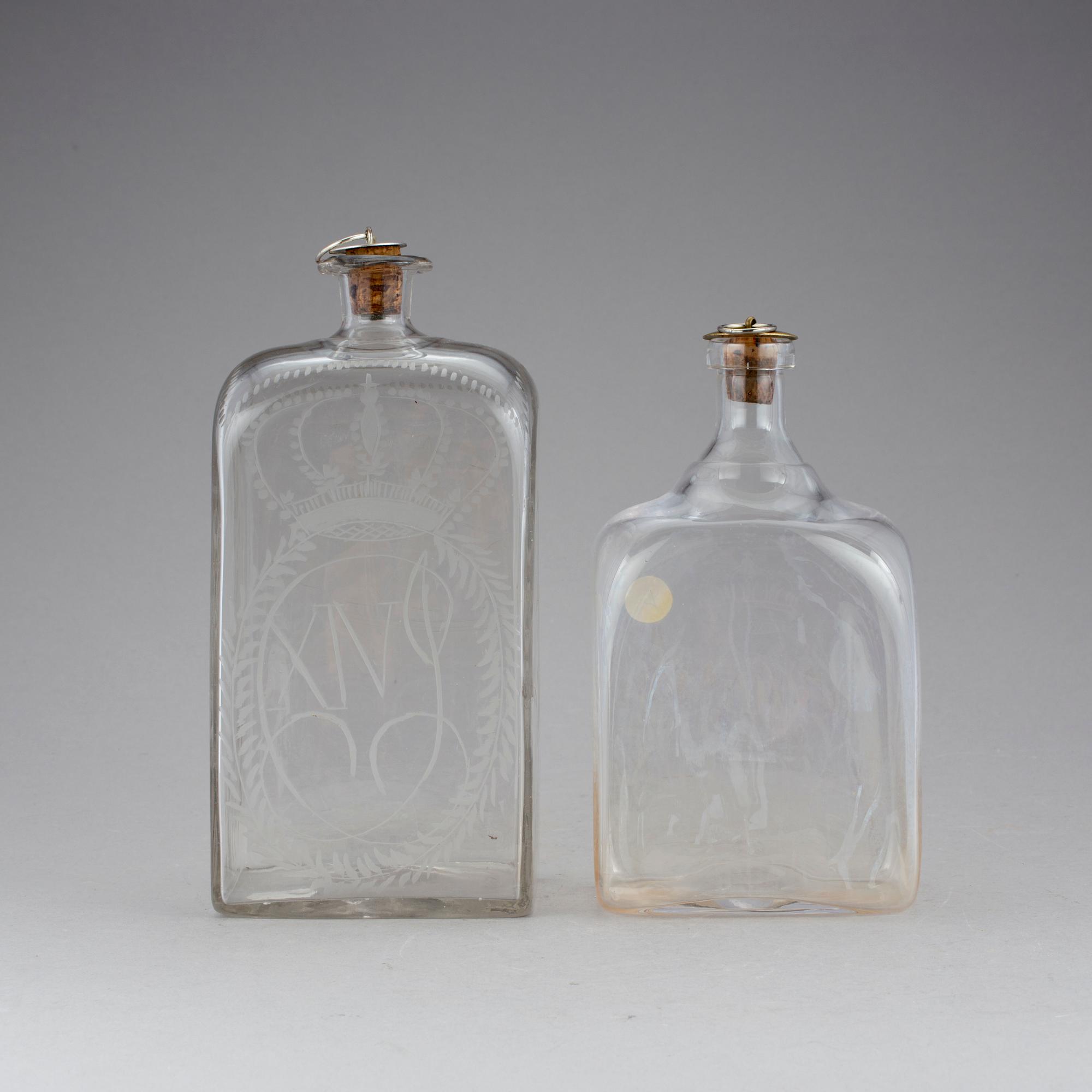 BRÄNNVINSFLASKOR, glas. 1800-/1900-tal.