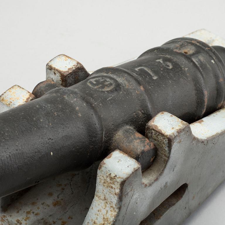 SALUTKANON, gjutjärn, Hälleforsnäs Bruk, 1900-tal.