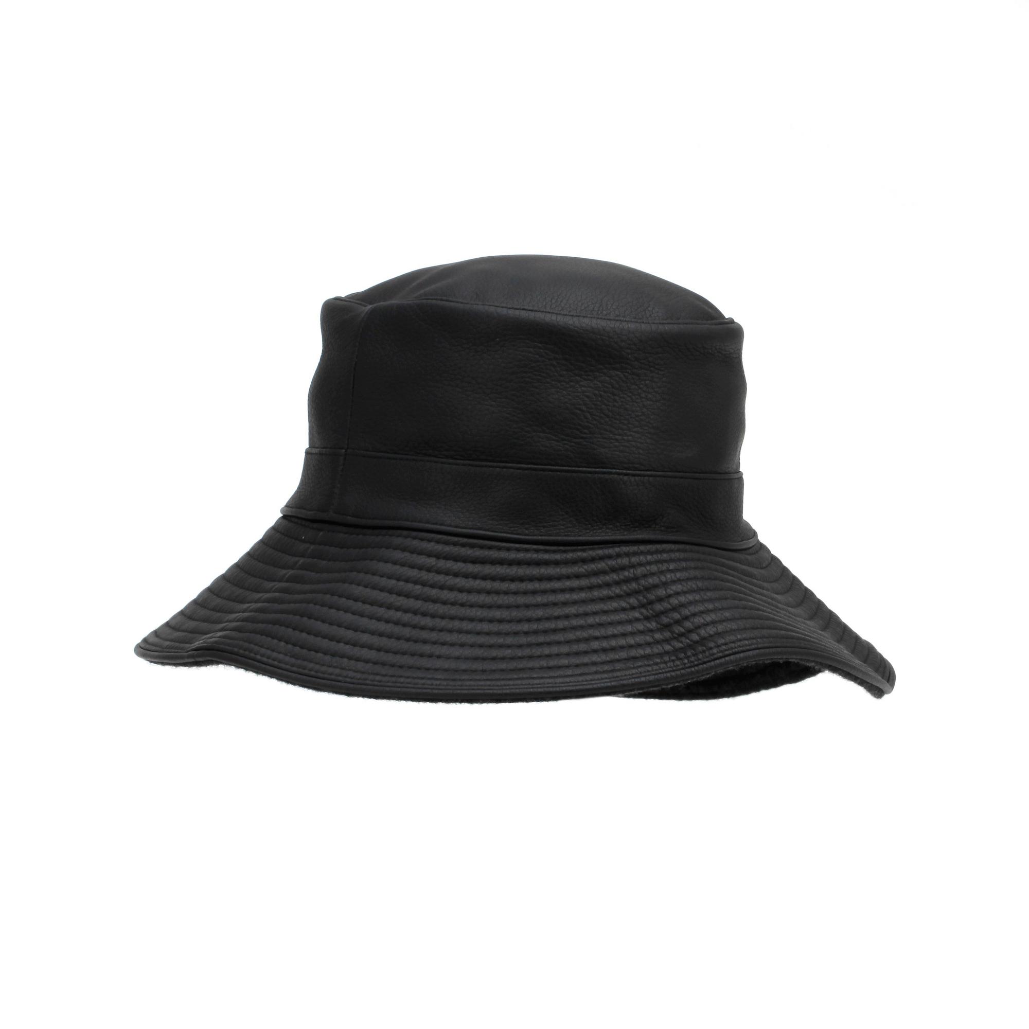 HERMÈS, a black deer skin hat. Size 58.
