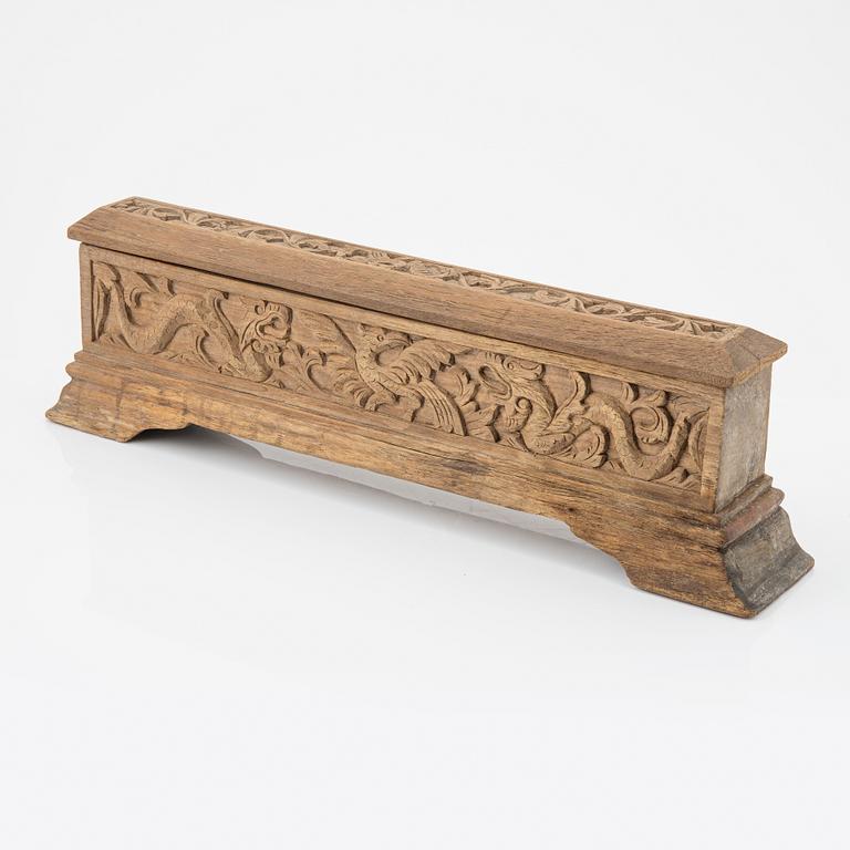 A group of Indonesian objects, 20th Century (6 pieces).