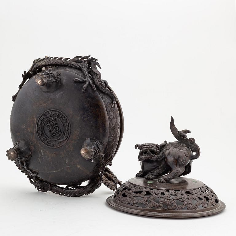 A Japanese bronze censer, presumably first half of the 20th Century or older.