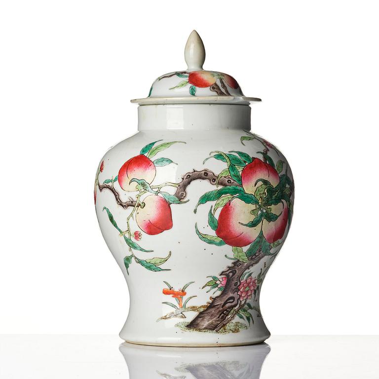 A famille rose 'peach' vase, late Qing dynasty/Republic.