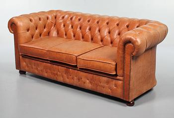 SOFFA, Chesterfieldmodell, Winchester Furniture, omkring sekelskiftet 1900/2000.