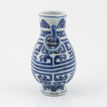 A blue and white chinese bronze shaped vase, 20th Century.