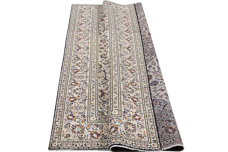 Matta, Keshan, ca 296 x 193 cm.