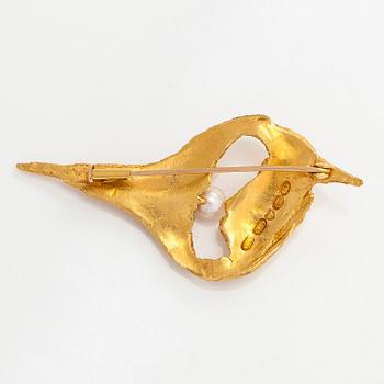 Helky Juvonen, brosch, 14K guld och odlad pärla, Westerback, Helsingfors 1972.