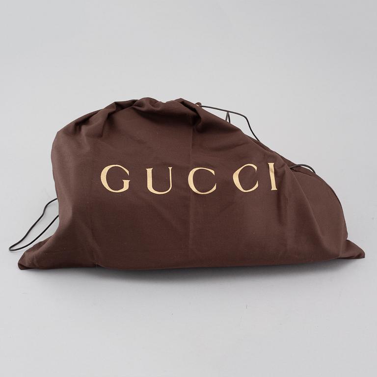 GUCCI, a "Messenger" bag.