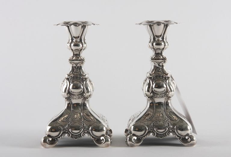 LJUSSTAKAR, ett par, silver, GAB 1949, barockstil.