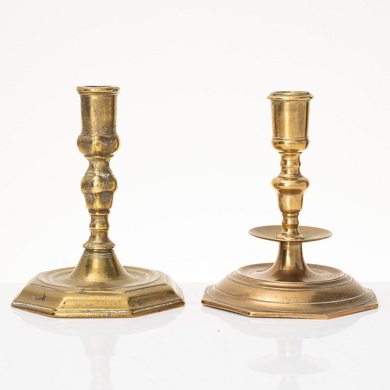 Ljusstakar, 2 st. barock, 1700-tal, samt barockstil, 1800-tal.