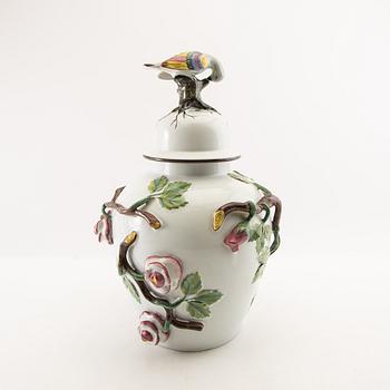 Urna med lock Rokoko-stil Rörstrand 1900-talets mitt flintgods.