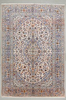 A carpet from Yezd 422 x 292 cm.