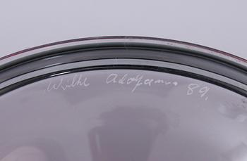 SKÅL PÅ FOT, glas, Wilke Adolfsson, sign och dat -89.
