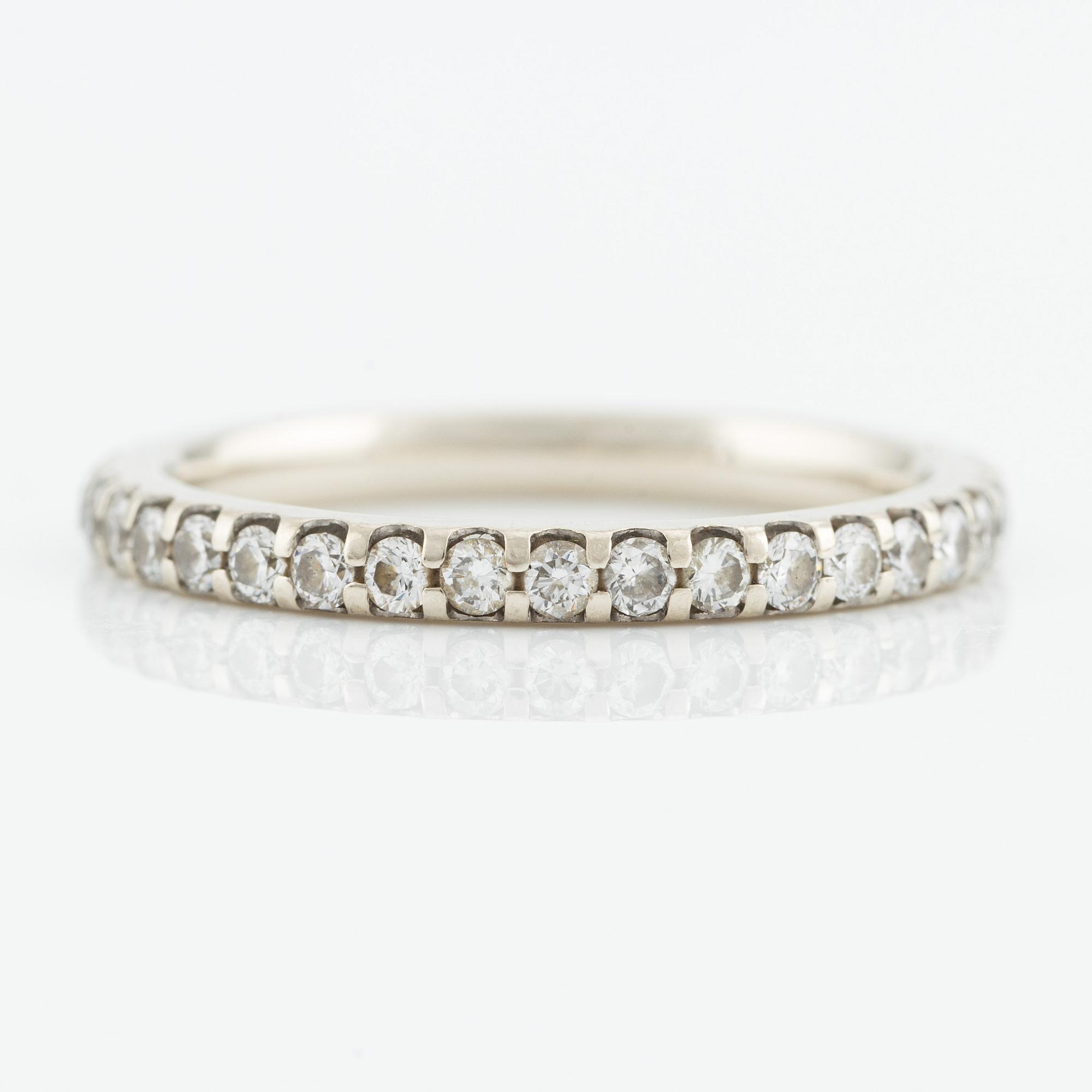 Ring helallians, 14K guld med briljantslipade diamanter.