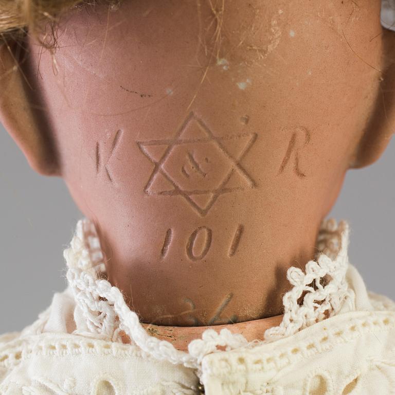 A bisque head doll 101 "Marie" by Kämmer & Reinhardt, ca 1909.