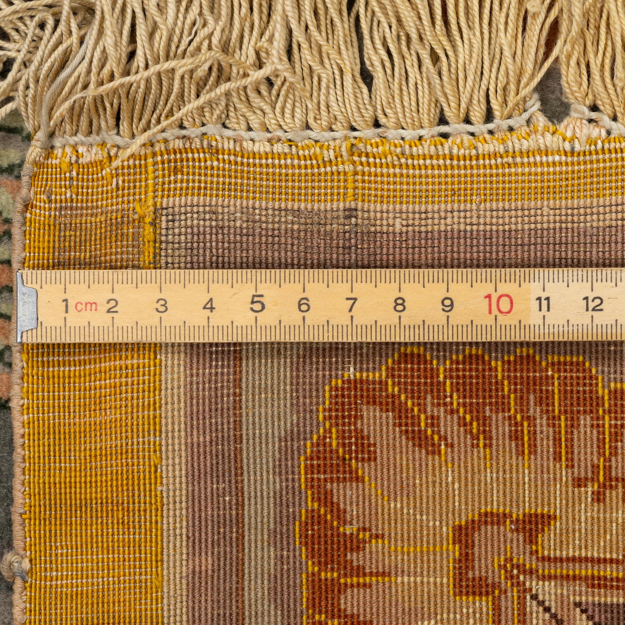 Matta, old figural Täbris, Västra Persien, ca 274 x 190 cm.