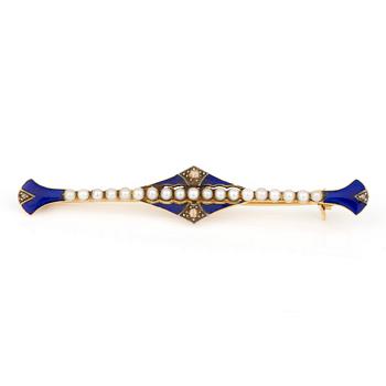 BROSCH, 18k guld, pärlor, rosenslipade diamanter, omkring 1900. Total vikt ca 6 g.
