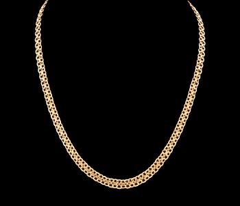 An 18K gold necklace.