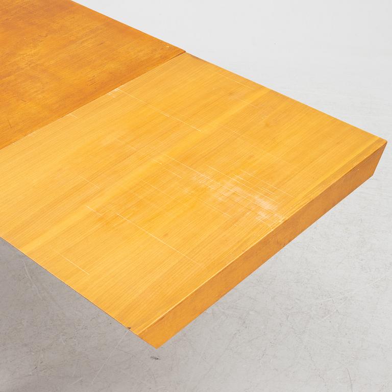 Axel Larsson, a Swedish Modern dining table model 1524, SVenska Möbelfabrikerna Bodafors, 1940's.