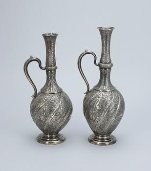 VASER, ett par, snarlika, silver, Moskva, Ryssland, stämplade 1859. Tot. Vikt. ca 1449 g.
