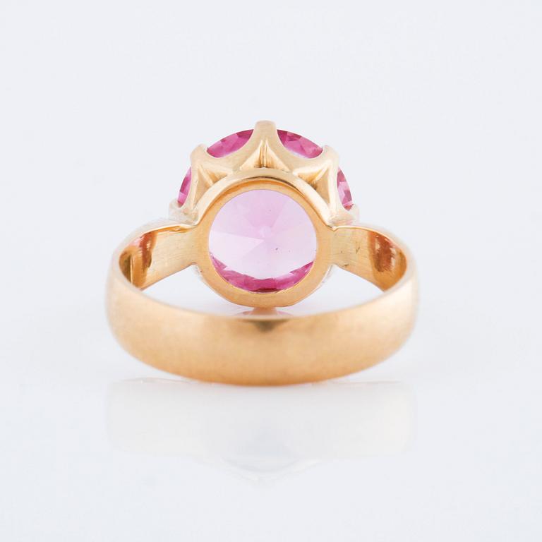 A synthetic spinel ring.