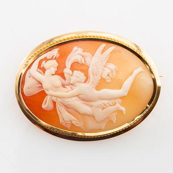 Brosch 18K guld med en skuren snäckskalskamé, Gustaf Dahlgren & Co Malmö 1940.