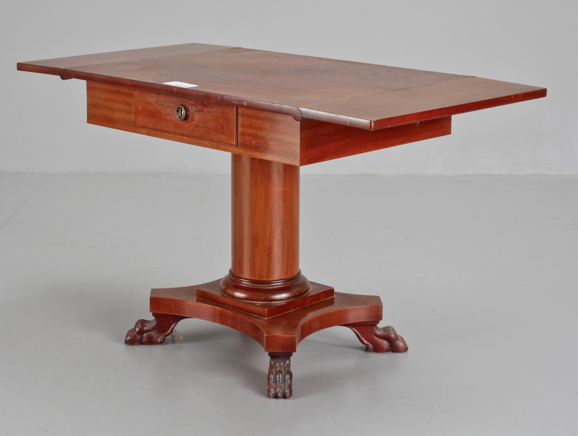 KLAFFBORD, Karl Johanstil. 1900-tal.