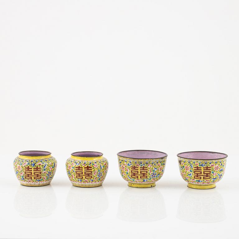 A pair of enamel cups and a pair of enamel urns, China, late Qingdynasty.