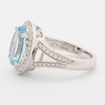 Ring with brilliant-cut diamonds ca 0.48 cts and faceted aquamarine ca 3.97 ct.